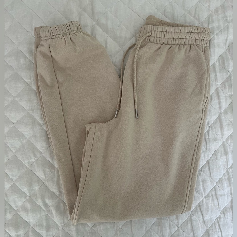 H&M Women's Beige Jogger Pants